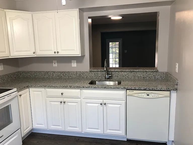 1818 Chester Way — Photo 5