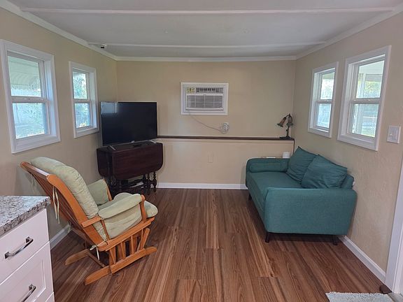 3rd image of 4813 Meldon St