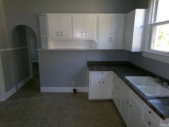 3rd image of 127 S Gibson St