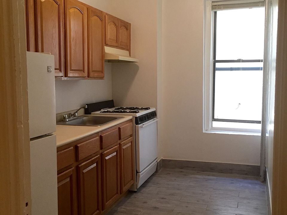 1st image of 225 Parkside Ave APT 3A