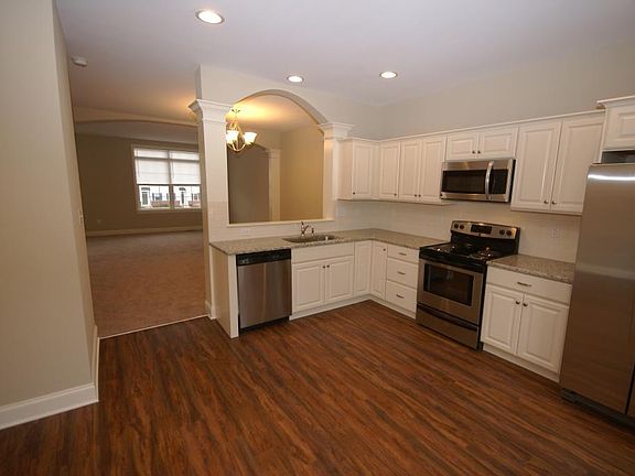 5th image of 307 S Parkway Dr