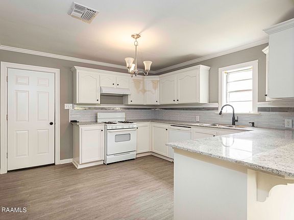 5th image of 2040 Church St
