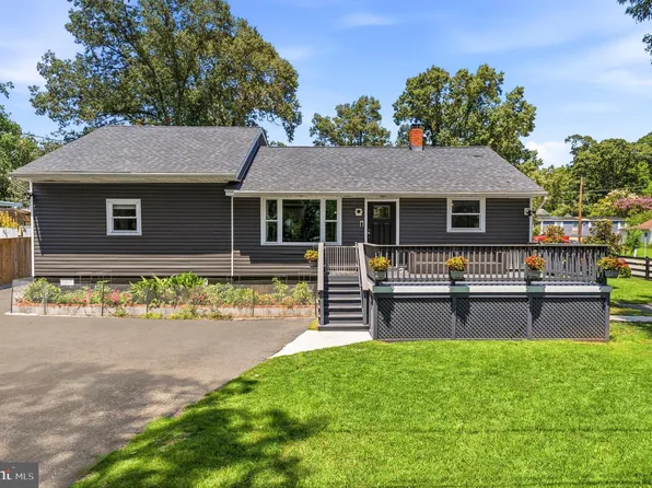 1402 Norcross Ln, Severn, MD 21144