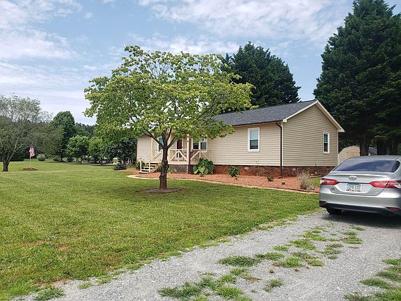 3rd image of 164 Country Way Dr