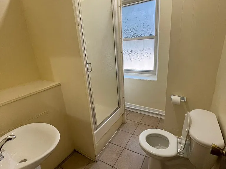 Whitestone Manor Apartments — Photo 6
