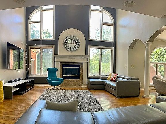 3rd image of 551 E Trailwood Dr