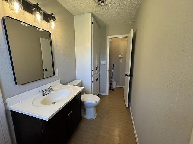 818 E Hayes St — Photo 15