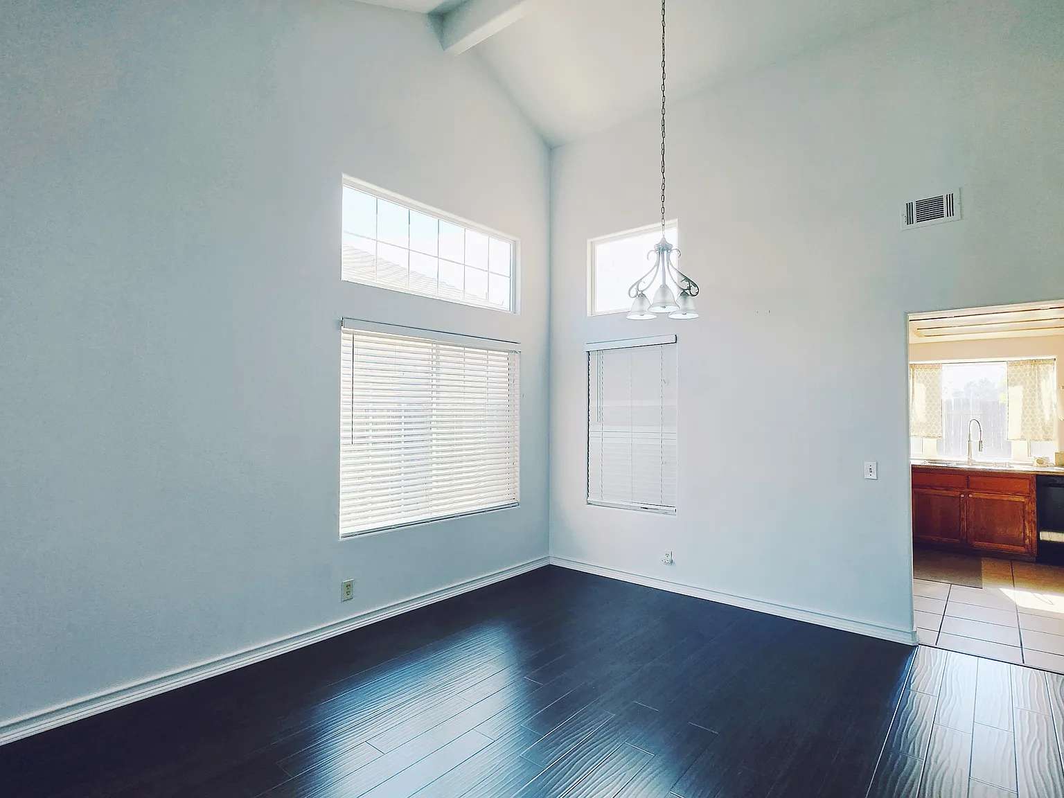 4 bed, 2039 sqft, $3,200 — Photo 3