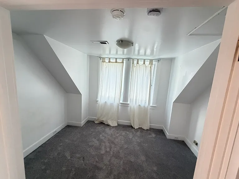 838 Shrader St #3 — Photo 4