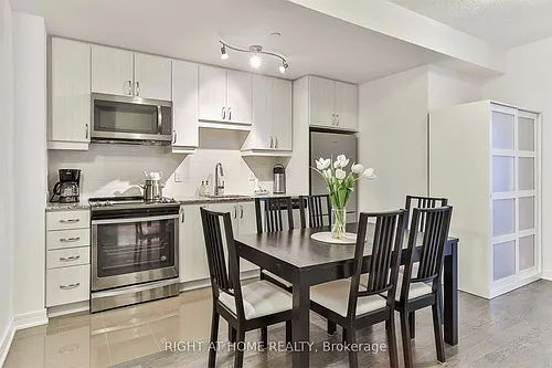 9199 Yonge St Photo 1