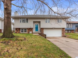 15918 Arbor Cir, Omaha, NE 68130