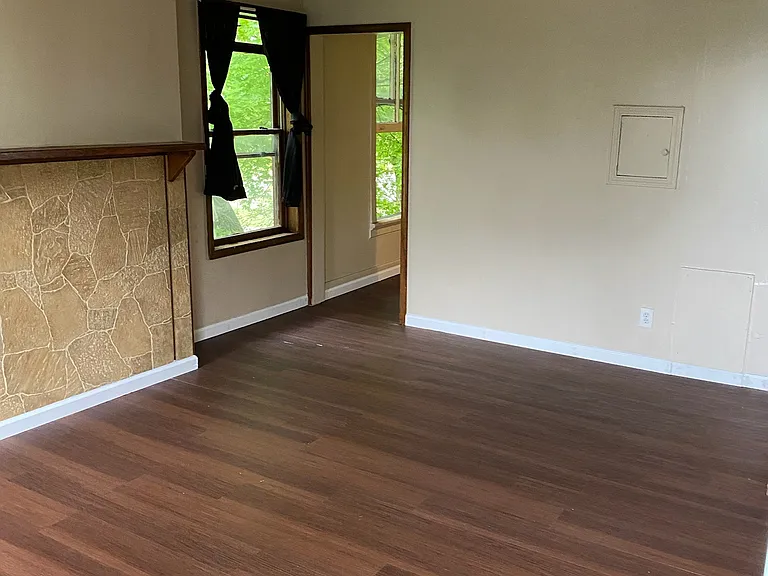 1227 N Superior St #4 — Photo 3