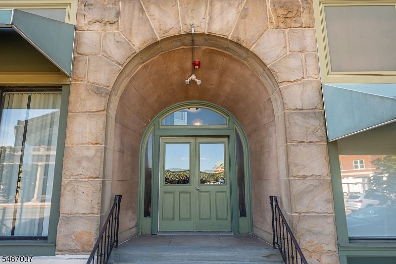 1st image of 295 Bloomfield Ave #7