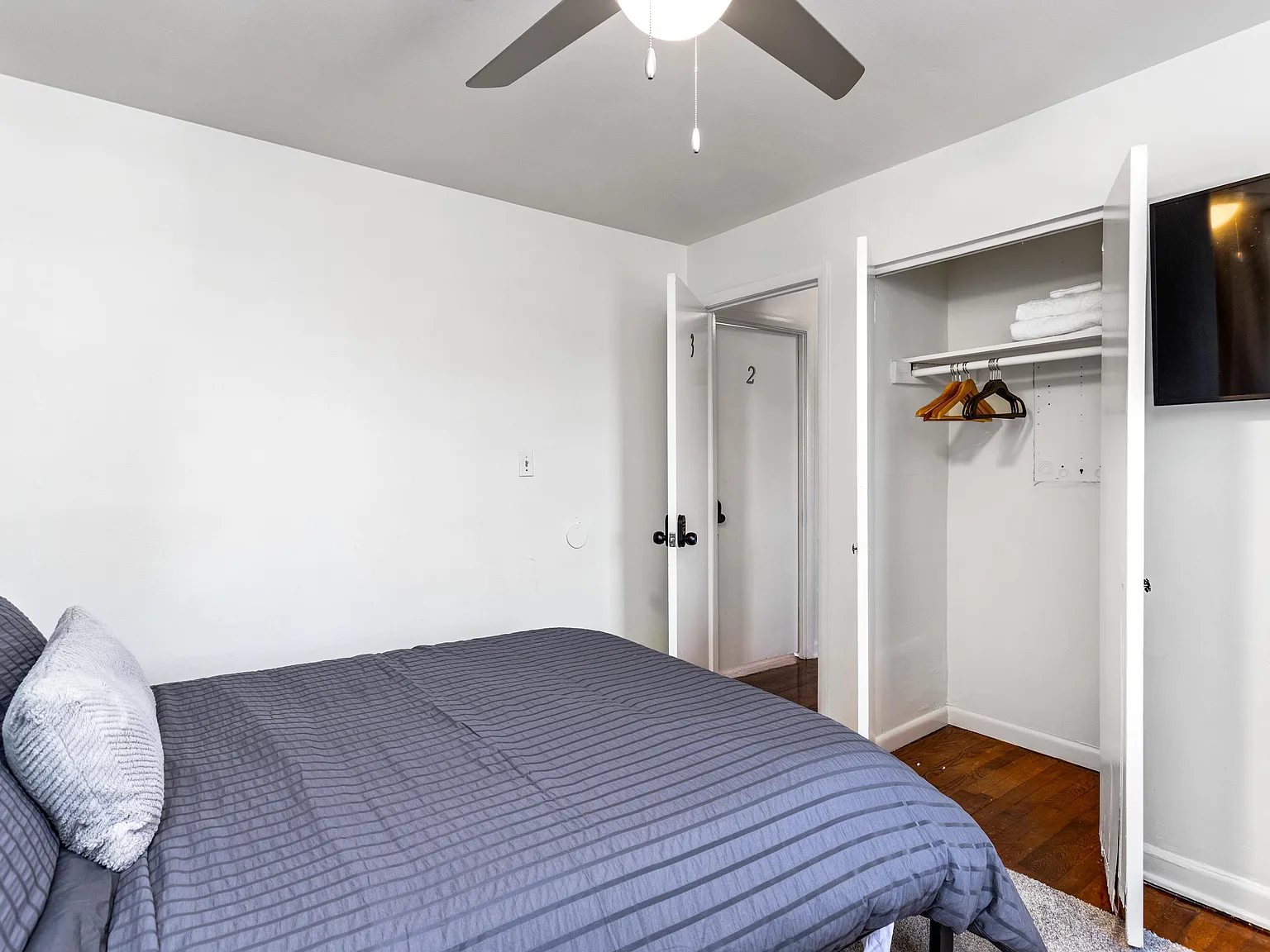 3 bed, 2.0 bath, 1025 sqft, $1,057 — Photo 2