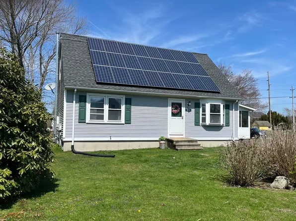 174 Pasture Farm Dr, Middletown, RI 02842