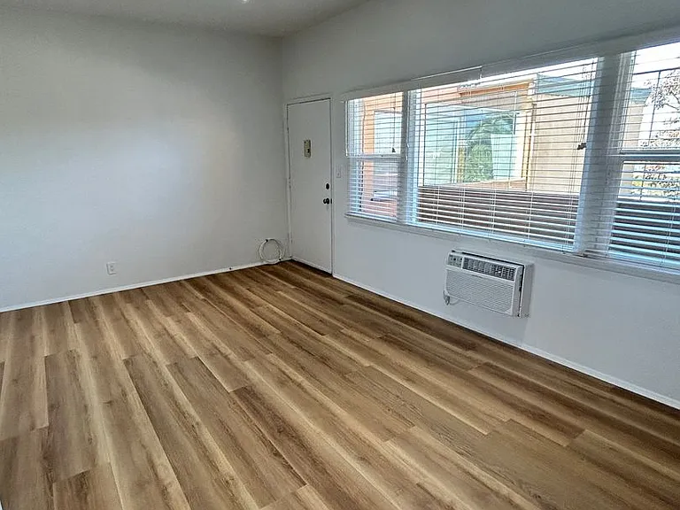1957 Frank St / 2519 Virginia Ave — Photo 5