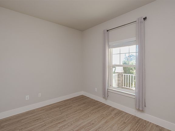 4th image of 1341 Greenfield St