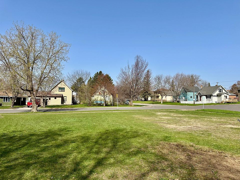 1st image of 415 2nd Ave W