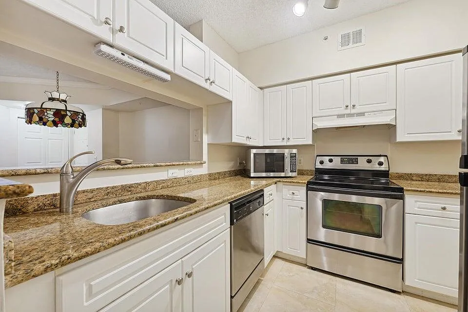 Building Photo - 2120 Tuscany Way