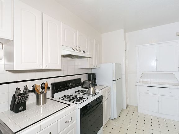 4th image of 500-506 Bartlett St #500