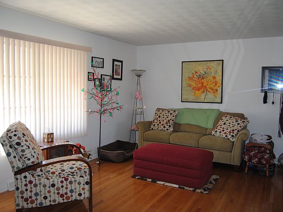 4th image of 25 Fairlawn Dr