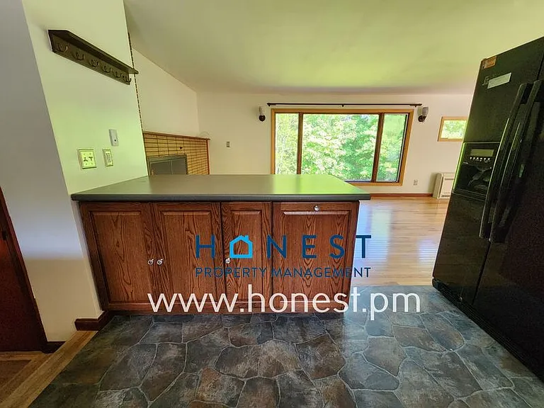 15 Thompson St — Photo 4