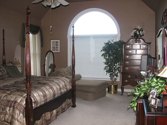 1st Floor Master Bedroom