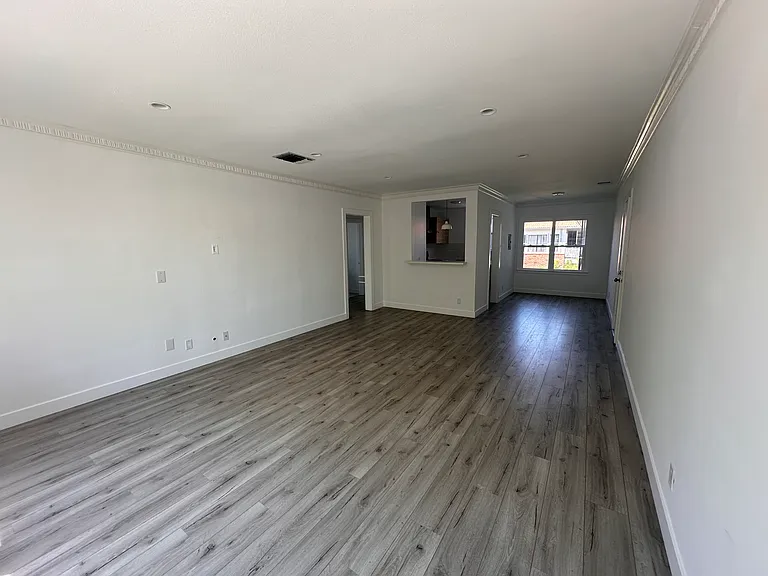 1429 Havenhurst Dr #21 — Photo 3