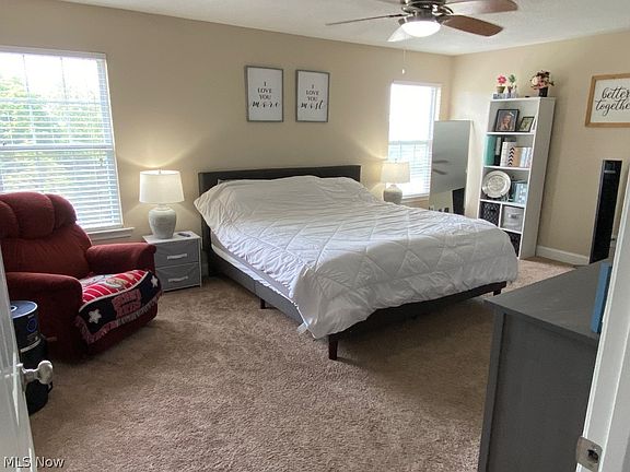 4th image of 61 Pointe W