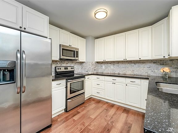 4th image of 2204 S 132nd St