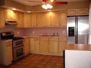 23 Myrtle Ln, East Patchogue, NY 11772