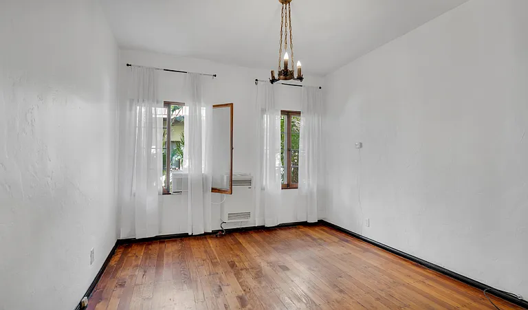 2270 N Beachwood Dr #2 — Photo 3