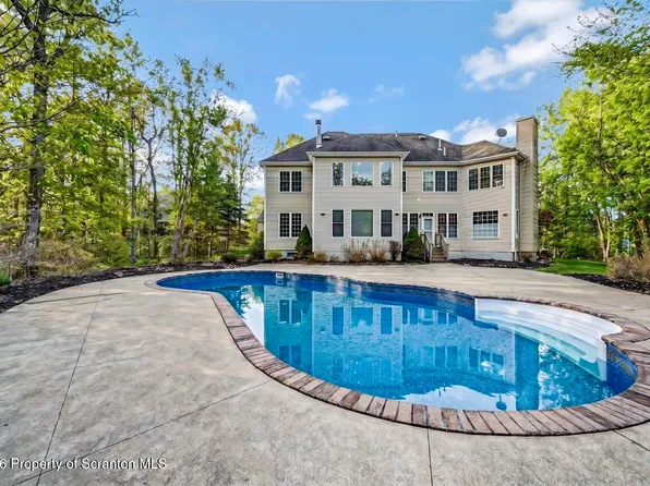 272 Windsor Way, Roaring Brook Township, PA 18444