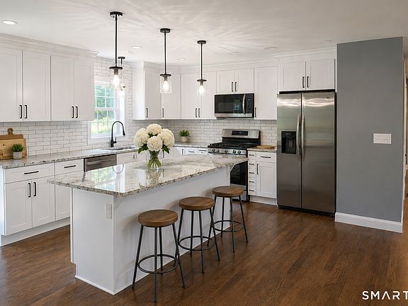 3rd image of 544 Wintergreen Avenue