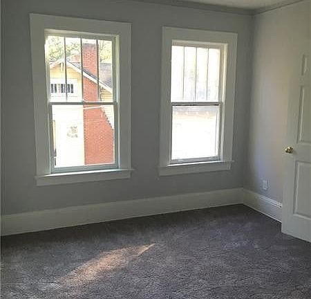 Living Room (1 of 2)