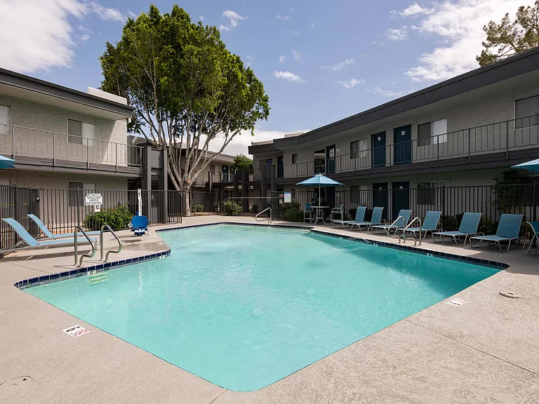 Camelback Cove Apartments — Photo 1