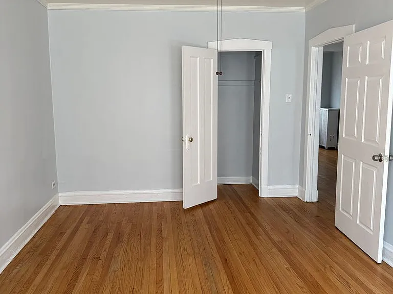 SPACIOUS 2 BEDROOM APARTMENTS AVAILABLE — Photo 5