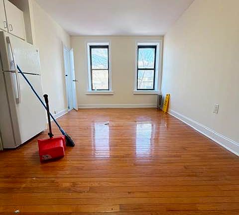 2nd image of 521 Isham St APT 1