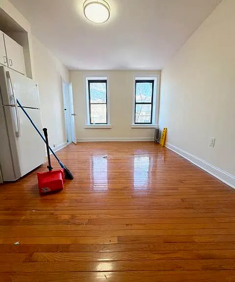521 Isham St #1 — Photo 2