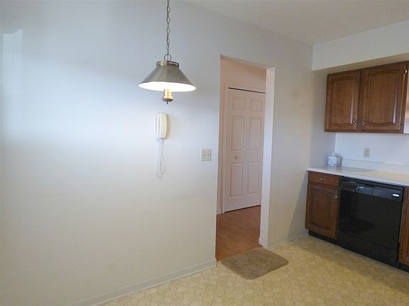 5th image of 1954 Hampstead Ct