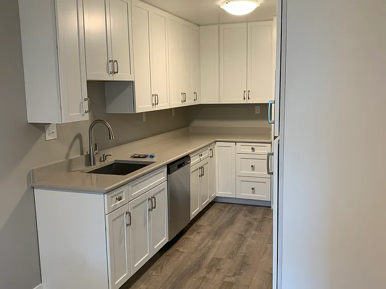 305 W Clemmens Ln #E — Photo 3