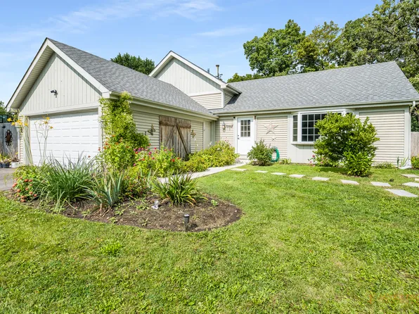 11402 Halma Ln, Woodstock, IL 60098