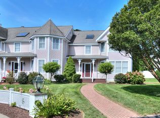 152 Sherman Ct UNIT 152, Fairfield, CT 06824