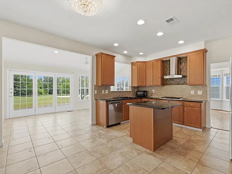 20242 Hidden Creek Ct — Photo 12