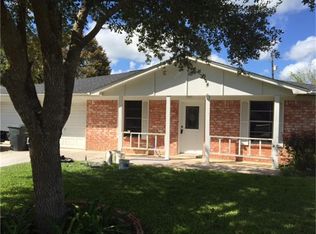 217 La Laja Dr, Angleton, TX 77515