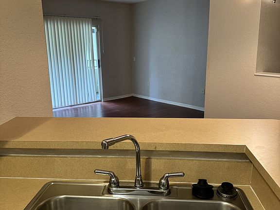 5th image of 2302 Belmont Ln
