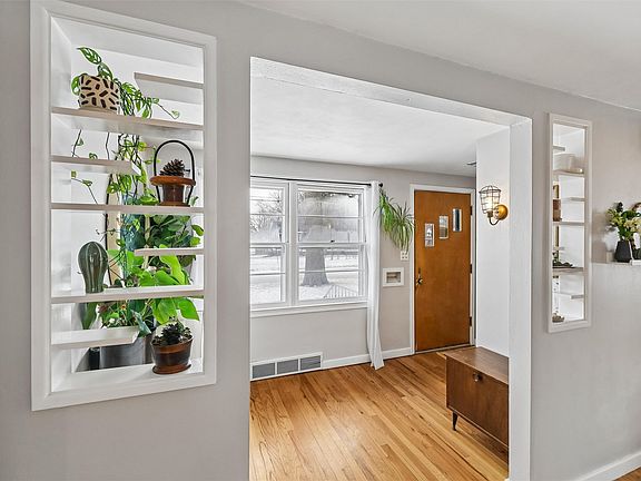 4th image of 3324 47th St