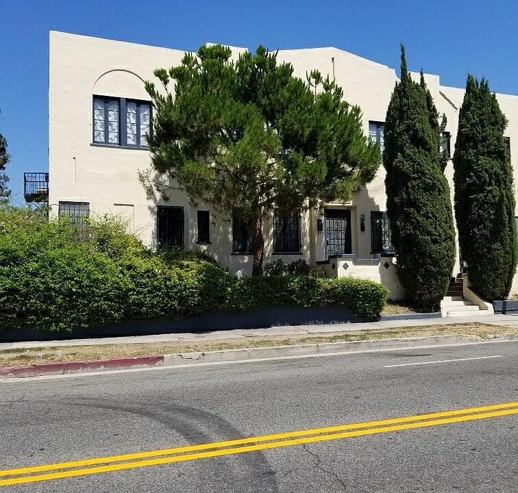 1st image of 4960 Rosewood Ave #422