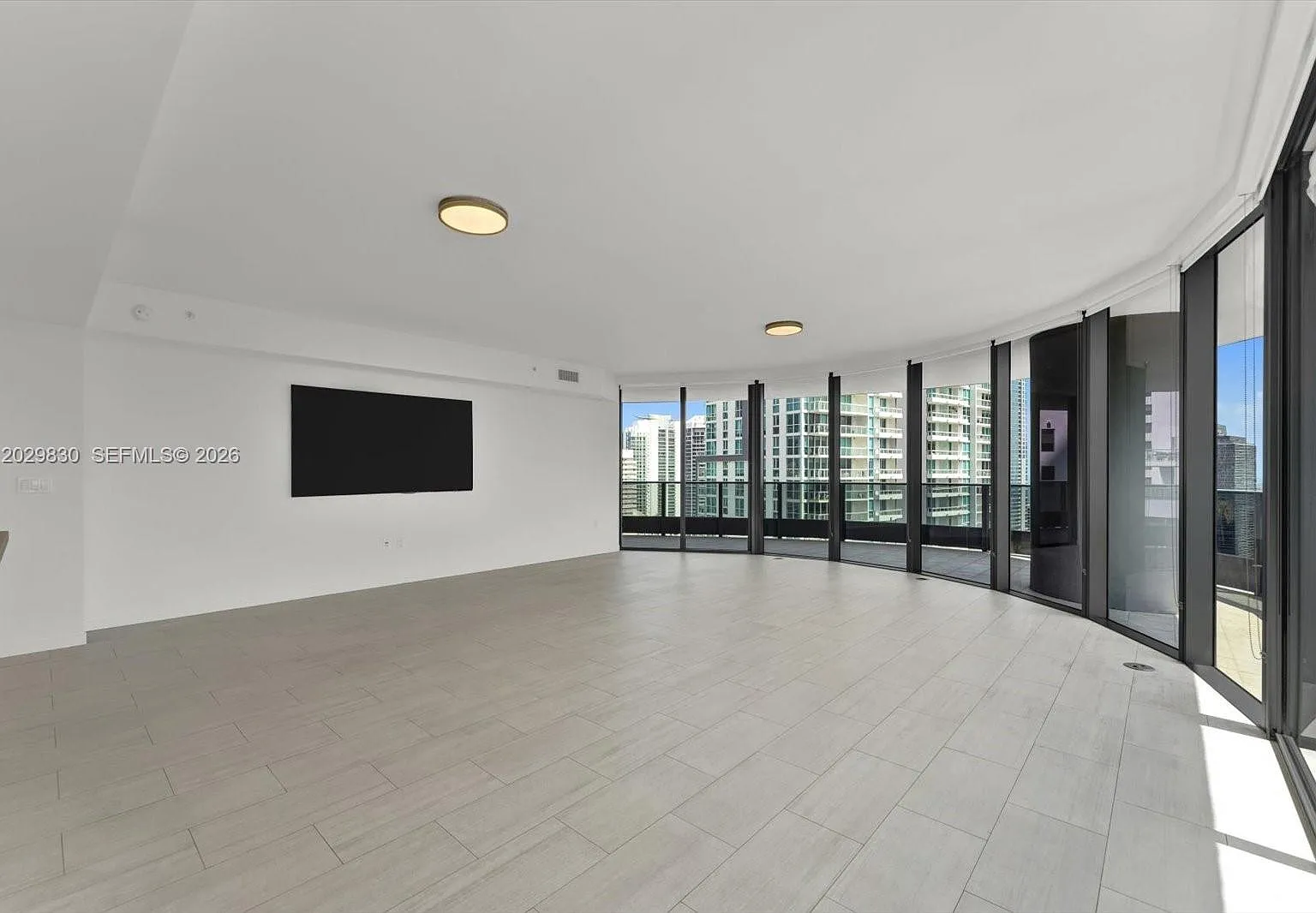 Brickell Flatiron Condo — Photo 2