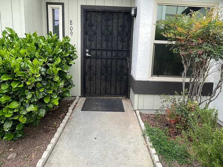 809 Beyer Way — Photo 2